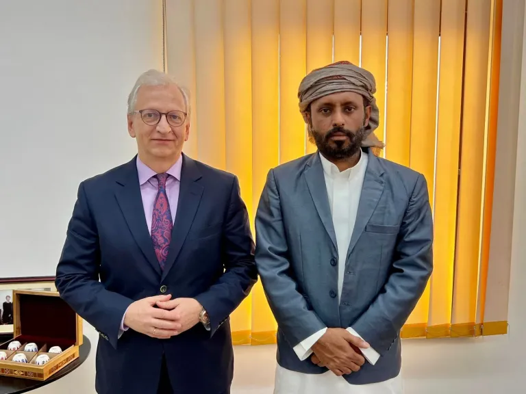 عمرو بن حبريش يلتقي السفير الألماني في الرياض لبحث دعم أمن واستقرار اليمن